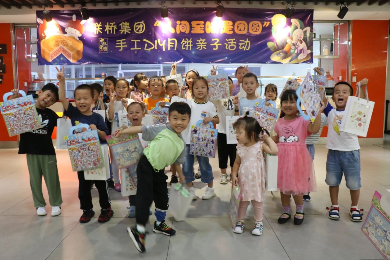 “人間至味是團(tuán)圓”DIY月餅親子活動(圖5) “人間至味是團(tuán)圓”DIY月餅親子活動(圖5)