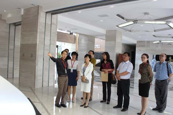 威海市質(zhì)監(jiān)局局長彭霞考察調(diào)研聯(lián)橋集團