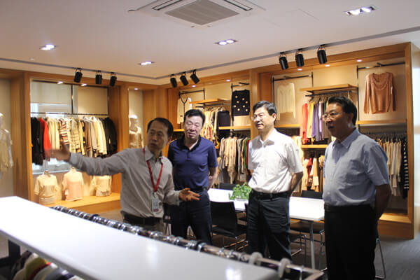 省委組織部研究室主任任剛一行來聯(lián)橋集團考察調(diào)研