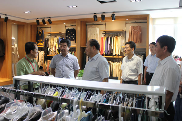 省總工會黨委書記劉贊杰一行來聯(lián)橋集團考察調(diào)研