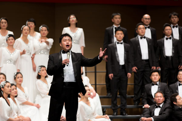 聯(lián)橋藍色暢想合唱團在威海市紀念中國工農(nóng)紅軍長征勝利80周年合唱音樂會傾情演唱(圖7)