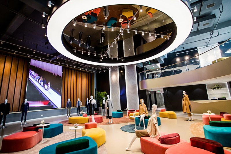 “創(chuàng)意 · 跨越 國家毛衫紗線資源共享平臺啟動儀式”在威海聯(lián)橋集團盛裝啟幕(圖24)