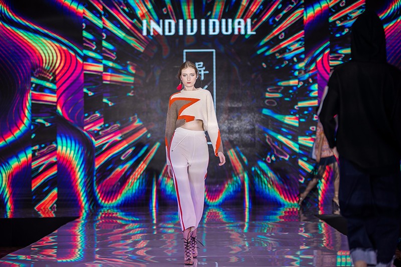 “創(chuàng)意 · 跨越 國家毛衫紗線資源共享平臺啟動儀式”在威海聯(lián)橋集團盛裝啟幕(圖57)