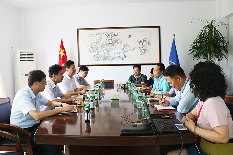 威海市委政研室、市中小企業(yè)局領(lǐng)導(dǎo)來聯(lián)橋新材調(diào)研