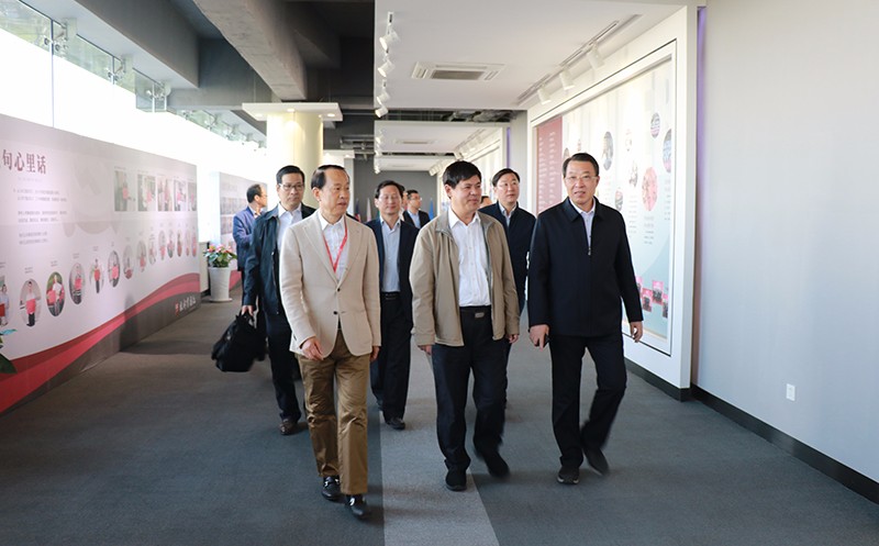 威海市副市長(zhǎng)張偉一行來(lái)聯(lián)橋集團(tuán)調(diào)研