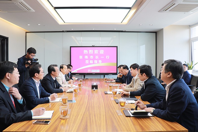 威海市副市長(zhǎng)張偉一行來聯(lián)橋集團(tuán)調(diào)研(圖4) 威海市副市長(zhǎng)張偉一行來聯(lián)橋集團(tuán)調(diào)研(圖4)