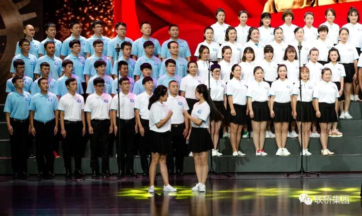 聯(lián)橋藍(lán)色暢想合唱團(tuán)榮獲“喜迎十九大·地級威海市成立三十周年全市職工大合唱”一等獎(圖2) 聯(lián)橋藍(lán)色暢想合唱團(tuán)榮獲“喜迎十九大·地級威海市成立三十周年全市職工大合唱”一等獎(圖2)