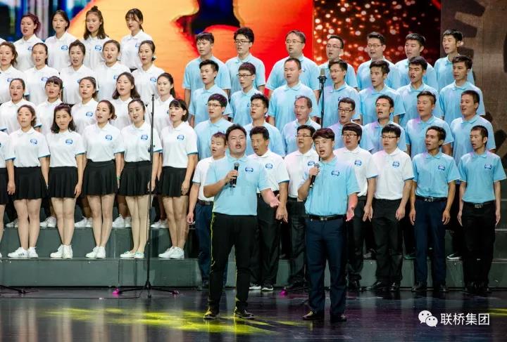 聯(lián)橋藍(lán)色暢想合唱團(tuán)榮獲“喜迎十九大·地級威海市成立三十周年全市職工大合唱”一等獎(圖4) 聯(lián)橋藍(lán)色暢想合唱團(tuán)榮獲“喜迎十九大·地級威海市成立三十周年全市職工大合唱”一等獎(圖4)