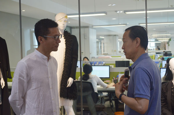 中國(guó)服裝協(xié)會(huì)常務(wù)副會(huì)長(zhǎng)陳大鵬來(lái)聯(lián)橋集團(tuán)參觀調(diào)研