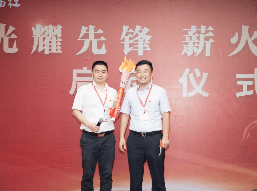 光耀先鋒 薪火接力 傳遞先鋒精神，踐行黨員使命，開(kāi)拓全新事業(yè)  王清華—蘇  航(圖1)