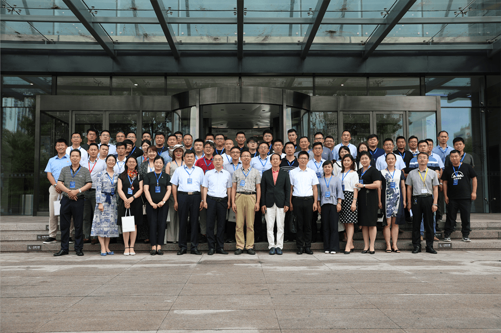 聯(lián)橋集團(tuán)黨委書記、董事長(zhǎng)慕镕鍵在威海市“青藍(lán)接力”名家論壇開講(圖4)