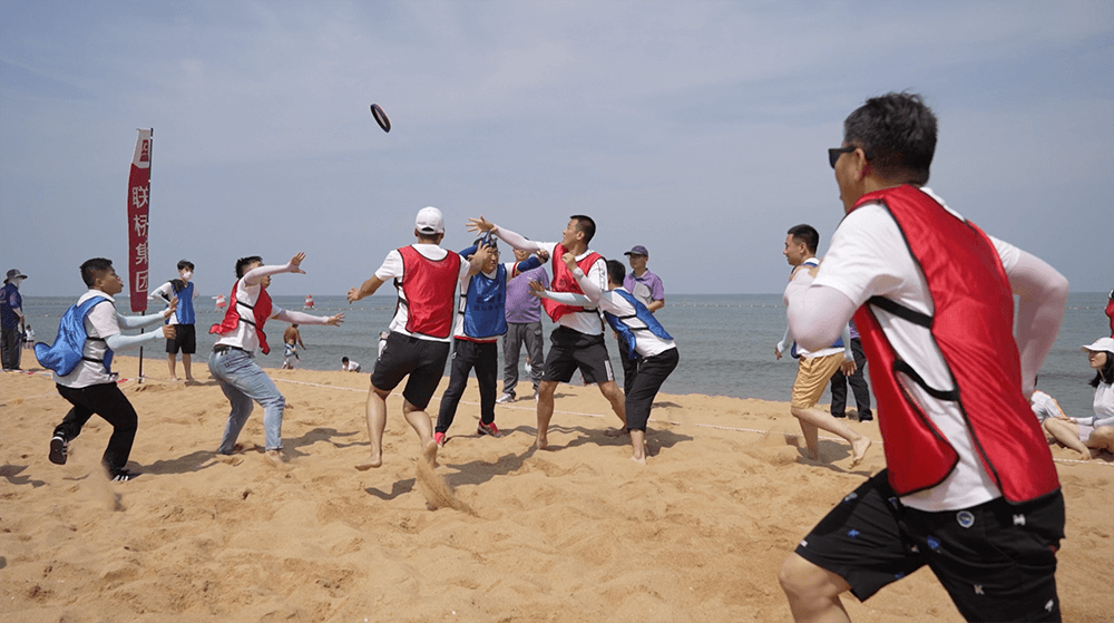 披荊斬棘無(wú)畏懼 乘風(fēng)破浪向前沖(圖7) 披荊斬棘無(wú)畏懼 乘風(fēng)破浪向前沖(圖7)