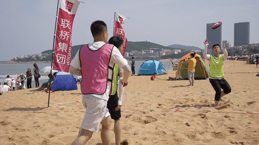 披荊斬棘無(wú)畏懼 乘風(fēng)破浪向前沖(圖8) 披荊斬棘無(wú)畏懼 乘風(fēng)破浪向前沖(圖8)