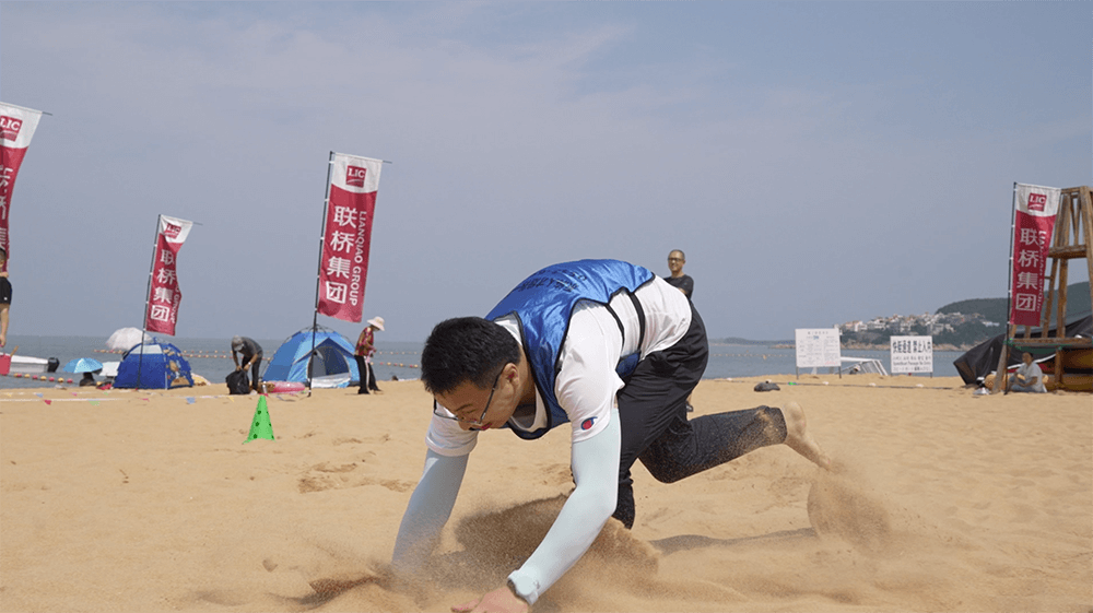 披荊斬棘無(wú)畏懼 乘風(fēng)破浪向前沖(圖9) 披荊斬棘無(wú)畏懼 乘風(fēng)破浪向前沖(圖9)